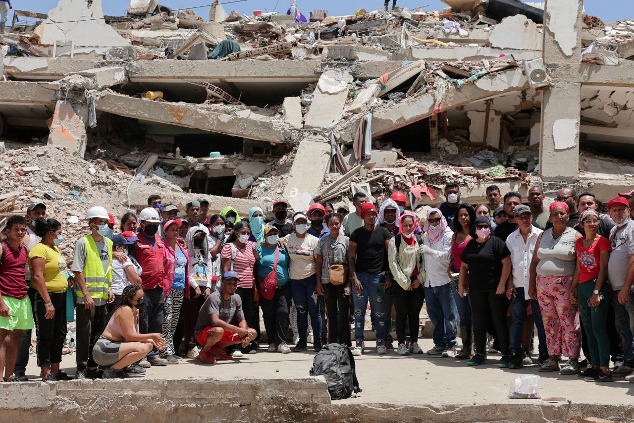 Familias afectadas por el terremoto